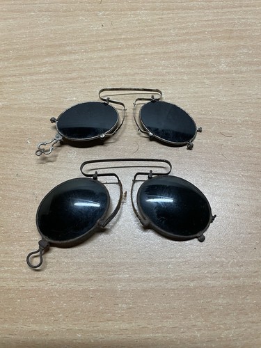 Lot deux anciennes paires - de,